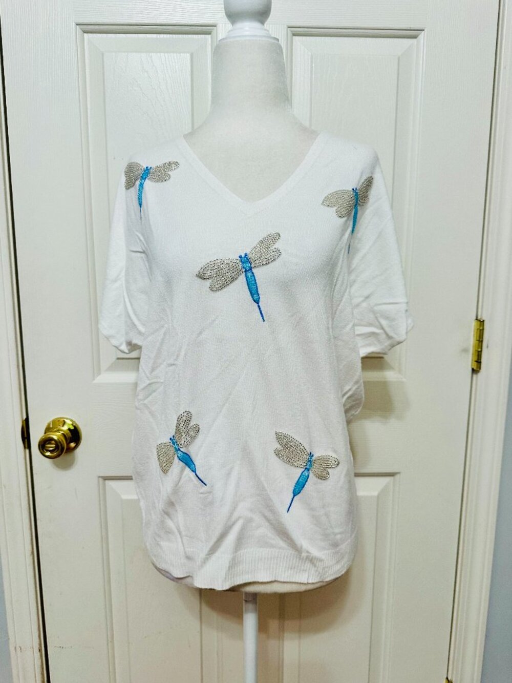 LIV MILANO EGGSHELL WHITE BEADED DRAGONFLY V-NECK SHORT SLEEVE BLOUSE TOP MEDIUM